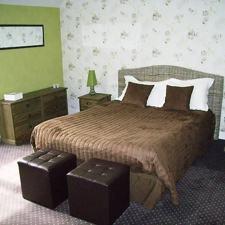 Chateau De La Garenne Bed and Breakfast Rodelinghem