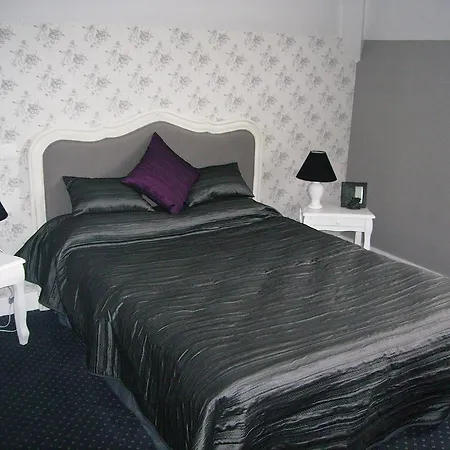 Chateau De La Garenne Bed & Breakfast Rodelinghem